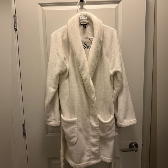 Victoria Secret plush robe. White. - Picture 2 of 3